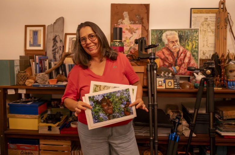 36.cf.res.cidades.artista de resende participa do salão.1.clÁudia.divulgaÇÃo