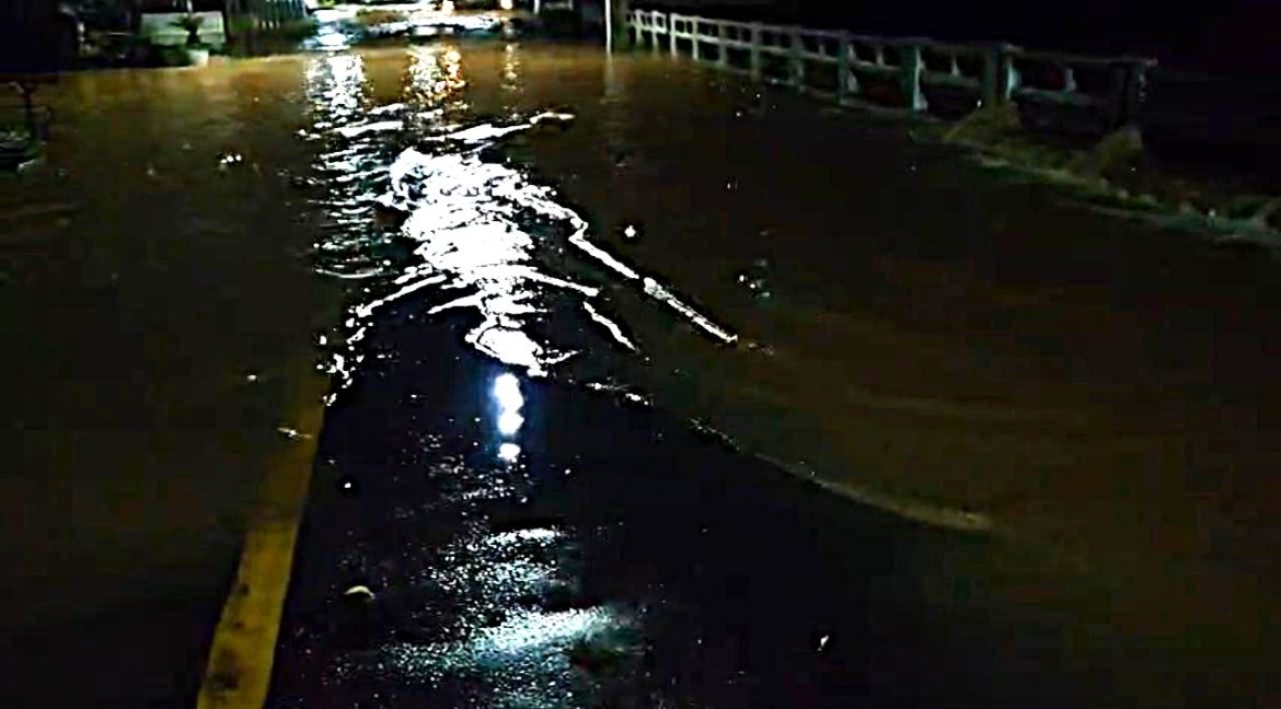 42.cf.res.cidades.temporal provoca alagamentos.1.temporal.redessociais (7)