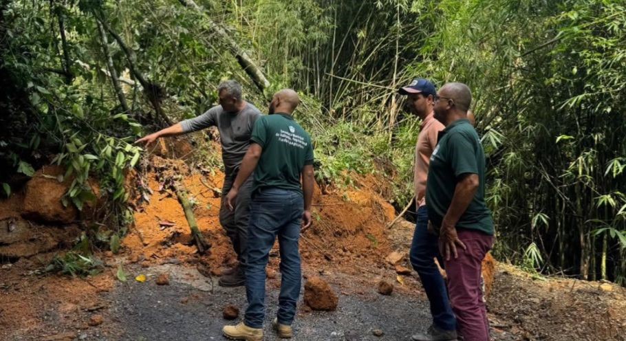 42.cf.res.cidades.temporal provoca alagamentos.3.deslizamento.redessociais (2)