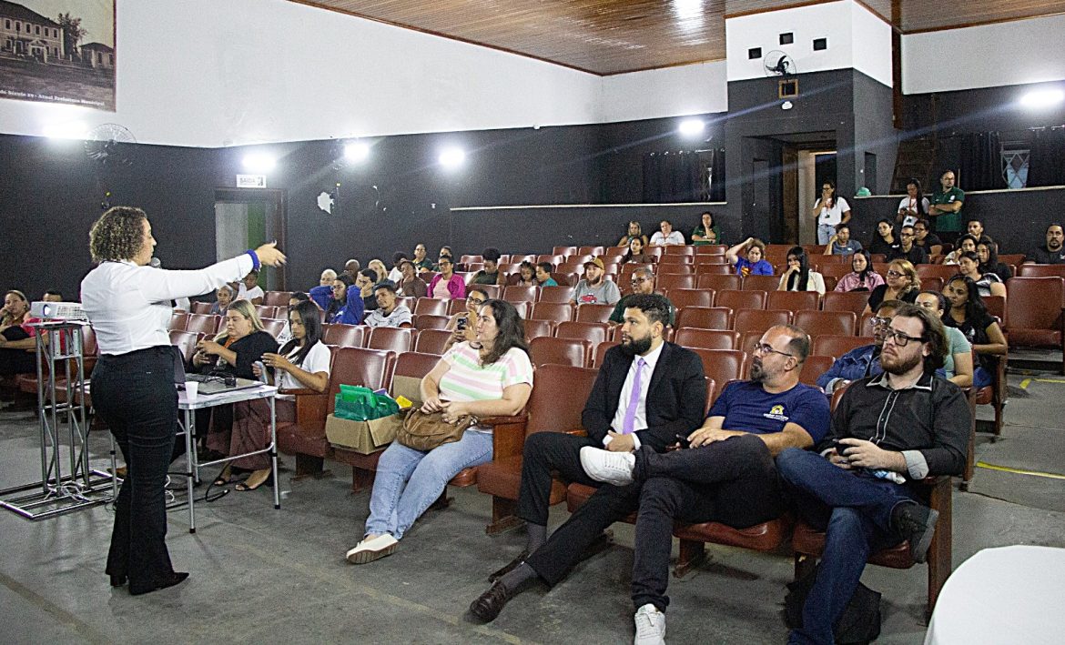 42.cf.res.economia.prefeitura de itatiaia inicia aulas.1.aula.divulgaÇÃopmi