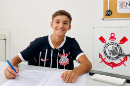 44.cf.res.esportes.volante de itatiaia assina contrato.1.josÉ.divulgaÇÃo