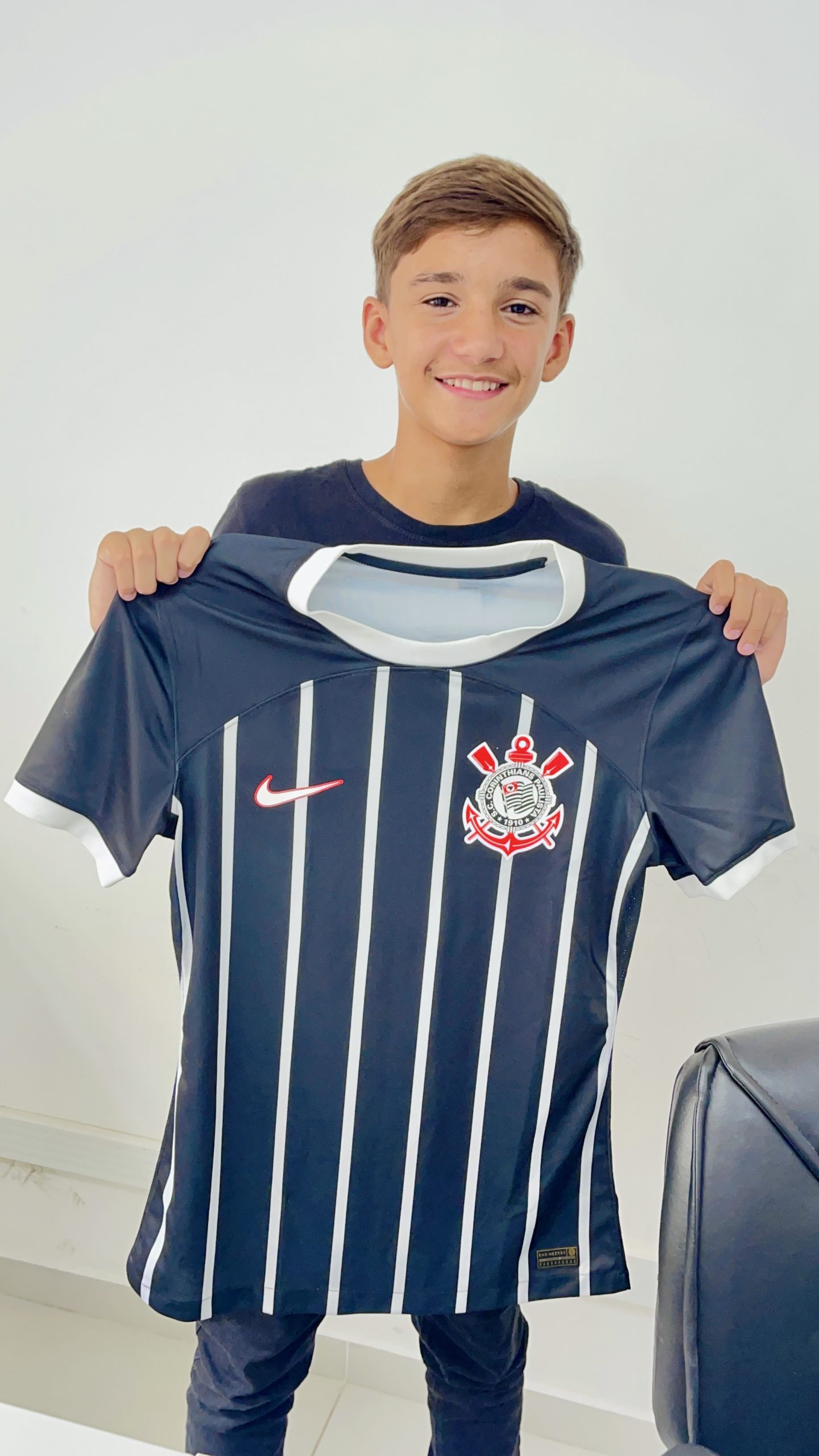 44.cf.res.esportes.volante de itatiaia assina contrato.1.josÉ.divulgaÇÃo