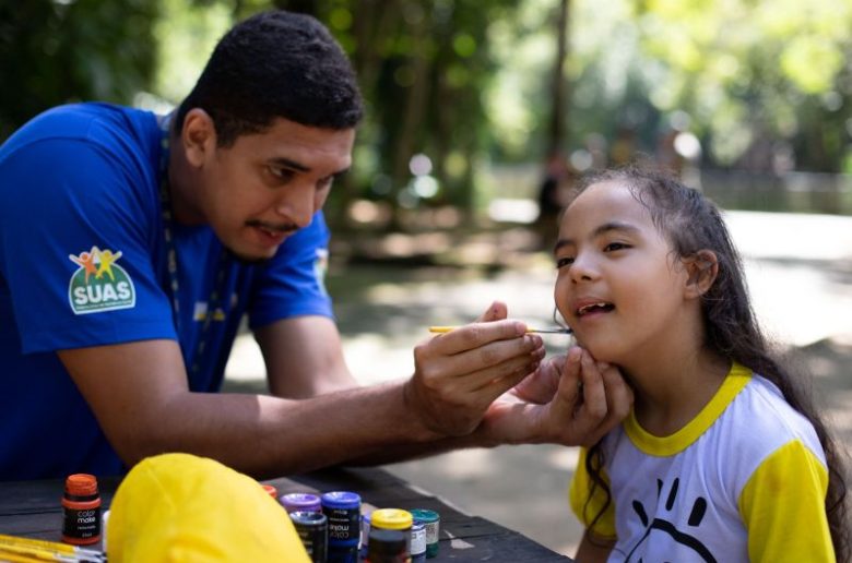 ação pelo dia internacional da síndrome de down é realizada no zoológico de volta redonda crfis oliveira secom