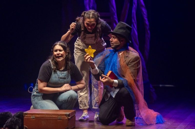 cia ribalta apresenta jardim das estrelas perdidas no teatro gacemss, em volta redonda wallace fitosa