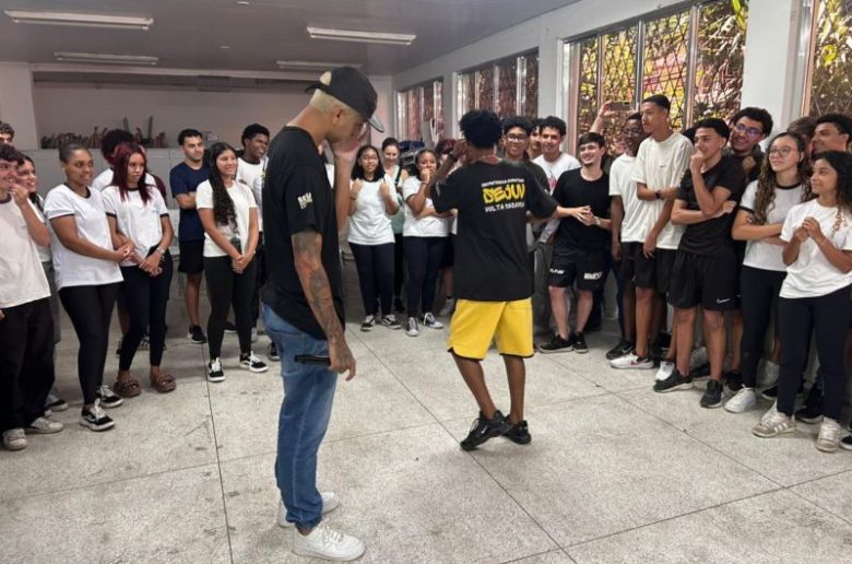 conexão consciente secretaria da juventude de volta redonda leva diálogo e música a estudantes do colégio estadual rio de janeiro (1)