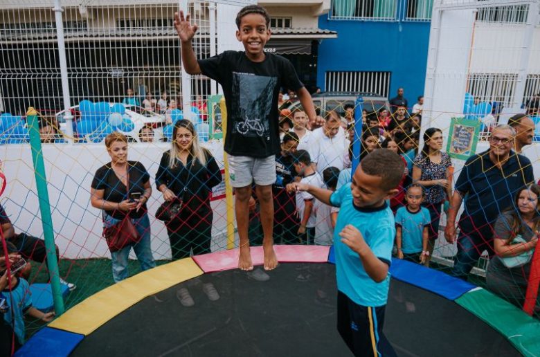 prefeito de barra mansa inaugura novo espaço de lazer na escola nove de abril yuri melo