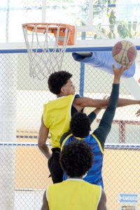 prefeitura divulga horários das aulas gratuitas de basquete no clube municipal divulgação