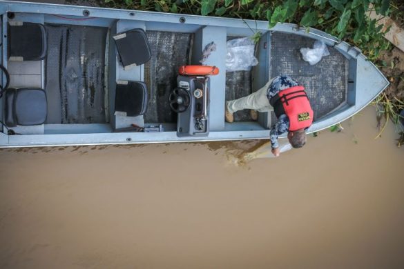prefeitura e csn promovem soltura de peixes no rio paraíba do sul em volta redonda adruiana cópio secom1111