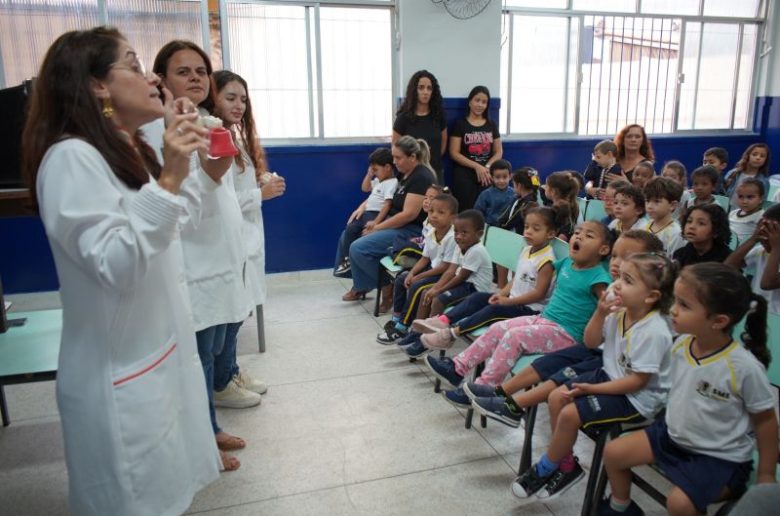  ‘dia b da saúde bucal’ em escolas municipais de volta redonda geraldo gonçalves secom